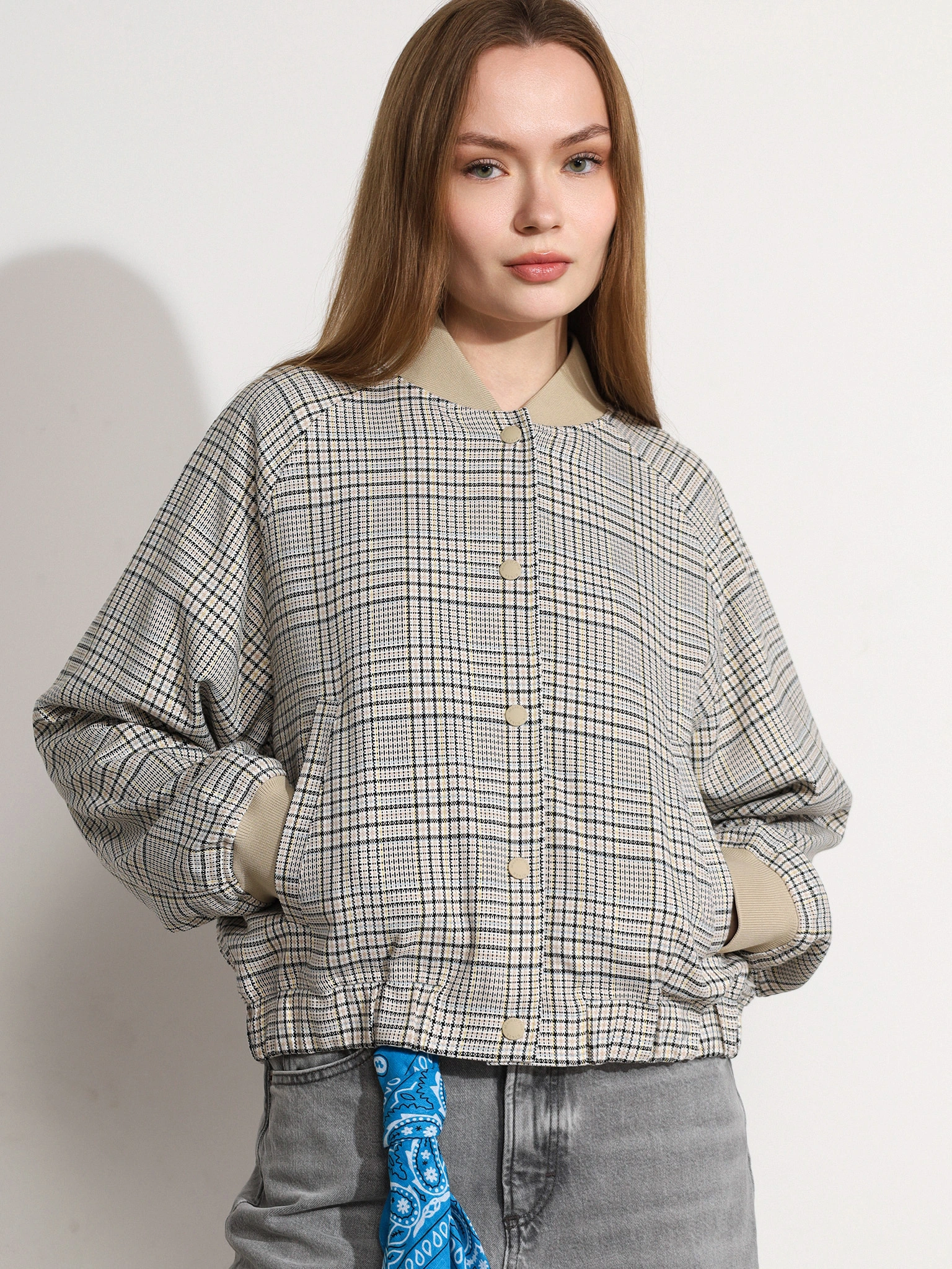 Жакет-бомбер в клетку на кнопках